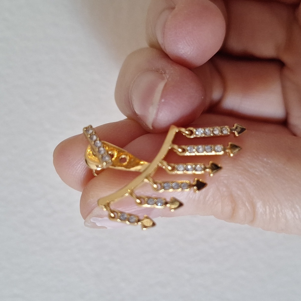 Elegant Gold and 'Crystal' Earring (for the side - not bottom - of earlobe) - Picture 3 of 4